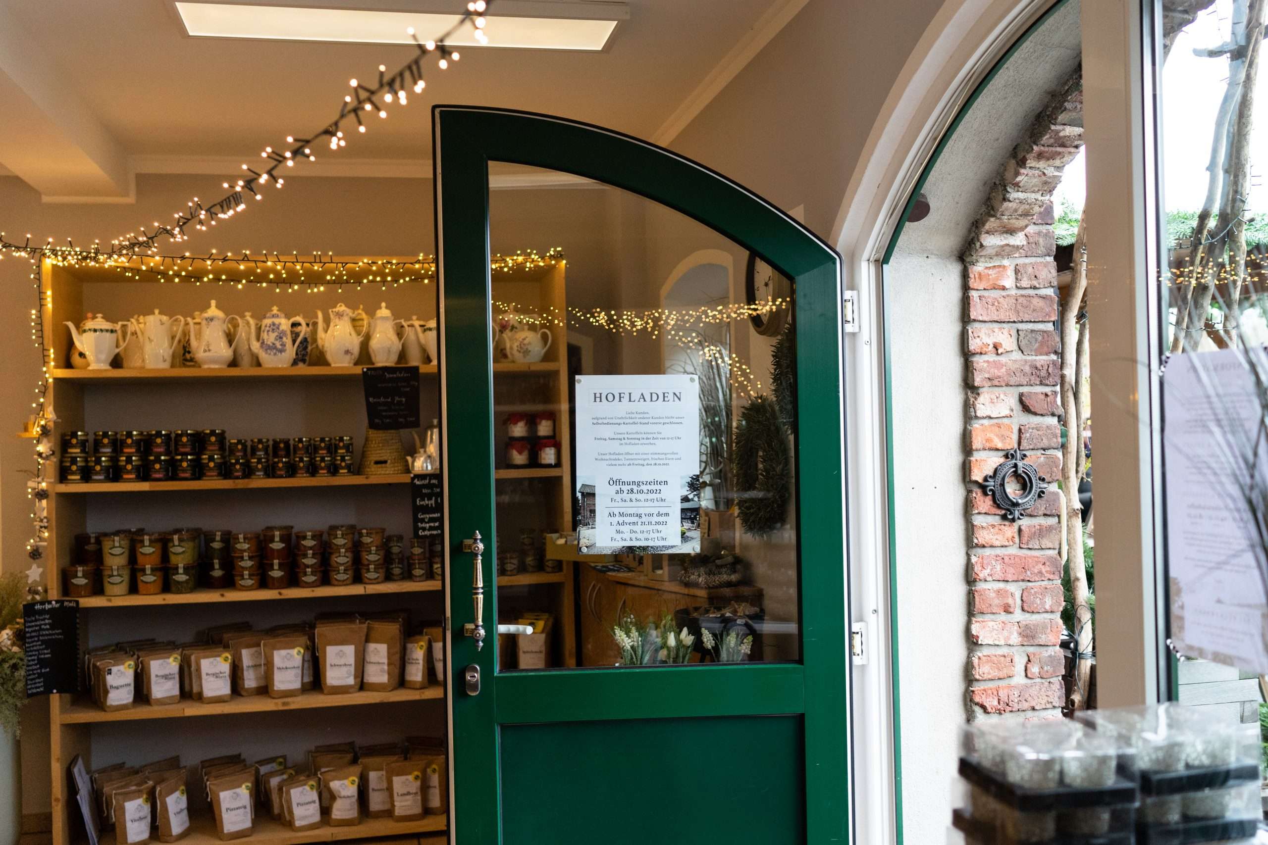 Hofladen Advent geöffnete Tür